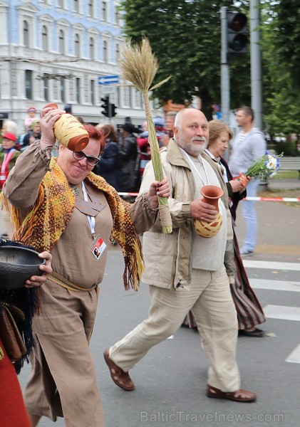 Dziesmu un deju svētku atklāšanas gājiens pulcē Rīgā visus Latvijas novadus (601-700) 227358