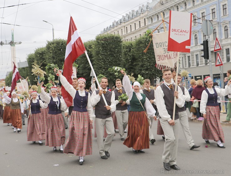 Dziesmu un deju svētku atklāšanas gājiens pulcē Rīgā visus Latvijas novadus (601-700) 227359