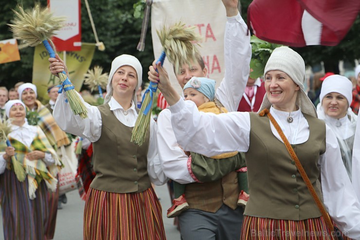 Dziesmu un deju svētku atklāšanas gājiens pulcē Rīgā visus Latvijas novadus (601-700) 227360