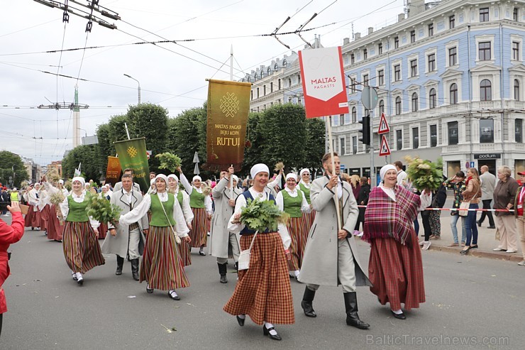 Dziesmu un deju svētku atklāšanas gājiens pulcē Rīgā visus Latvijas novadus (601-700)