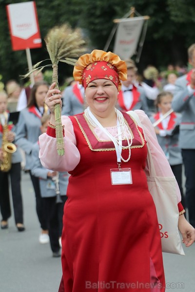 Dziesmu un deju svētku atklāšanas gājiens pulcē Rīgā visus Latvijas novadus (601-700)