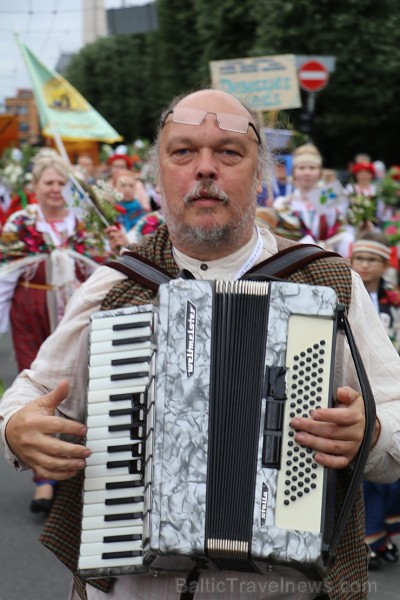 Dziesmu un deju svētku atklāšanas gājiens pulcē Rīgā visus Latvijas novadus (601-700) 227382