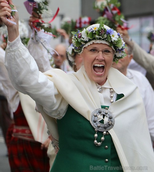 Dziesmu un deju svētku atklāšanas gājiens pulcē Rīgā visus Latvijas novadus (701-800)