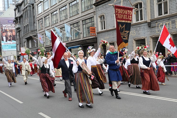 Dziesmu un deju svētku atklāšanas gājiens pulcē Rīgā visus Latvijas novadus (701-800) 227453