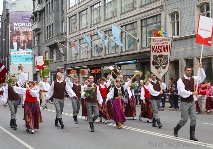 Dziesmu un deju svētku atklāšanas gājiens pulcē Rīgā visus Latvijas novadus (701-800)