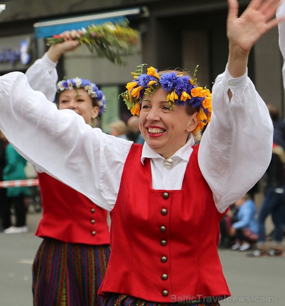 Dziesmu un deju svētku atklāšanas gājiens pulcē Rīgā visus Latvijas novadus (701-800)