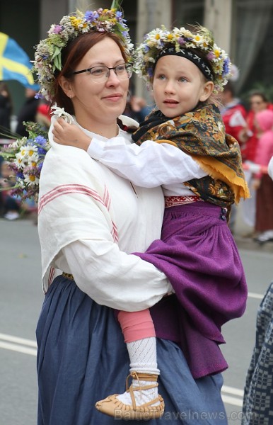 Dziesmu un deju svētku atklāšanas gājiens pulcē Rīgā visus Latvijas novadus (801-845)