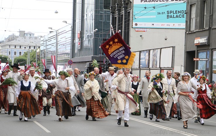 Dziesmu un deju svētku atklāšanas gājiens pulcē Rīgā visus Latvijas novadus (801-845)