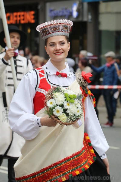 Dziesmu un deju svētku atklāšanas gājiens pulcē Rīgā visus Latvijas novadus (801-845) 227601
