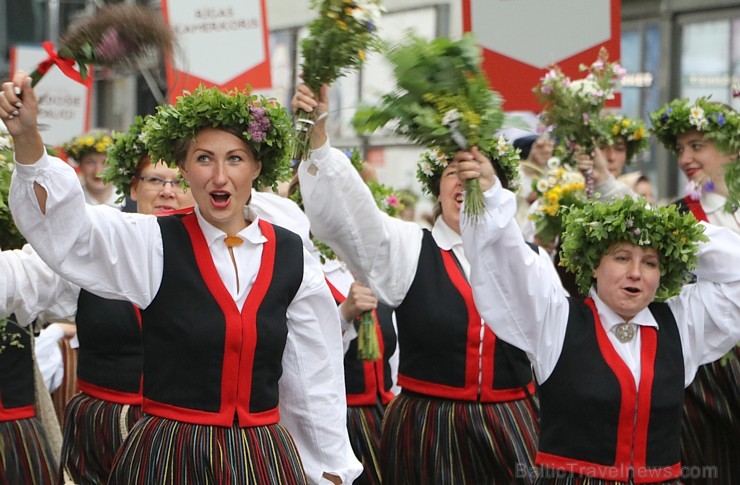 Dziesmu un deju svētku atklāšanas gājiens pulcē Rīgā visus Latvijas novadus (801-845)