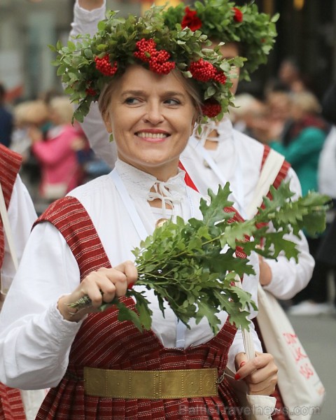 Dziesmu un deju svētku atklāšanas gājiens pulcē Rīgā visus Latvijas novadus (801-845) 227617