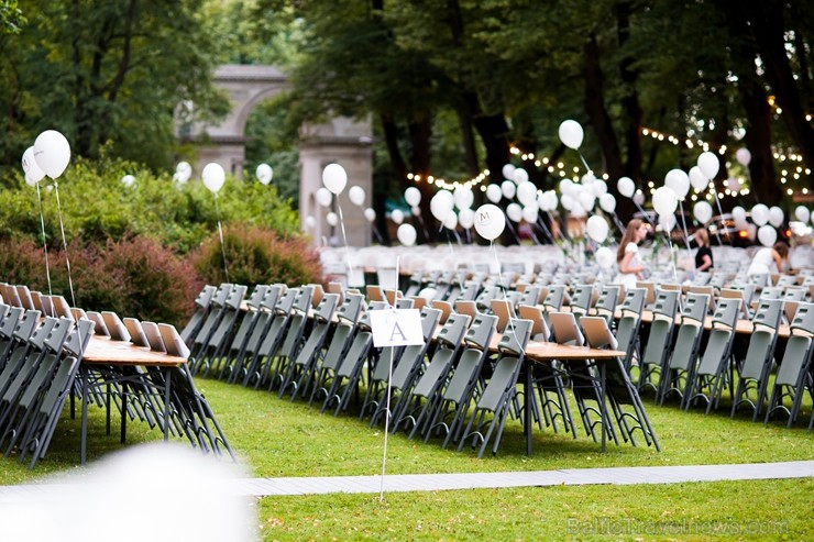 Jau ceturto gadu Rīgā notiek baltais pop-up pikniks «L’elegante Pop-Up Picnic»