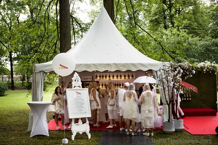 Jau ceturto gadu Rīgā notiek baltais pop-up pikniks «L’elegante Pop-Up Picnic» 227908