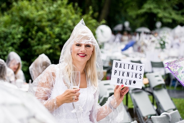 Jau ceturto gadu Rīgā notiek baltais pop-up pikniks «L’elegante Pop-Up Picnic» 227917