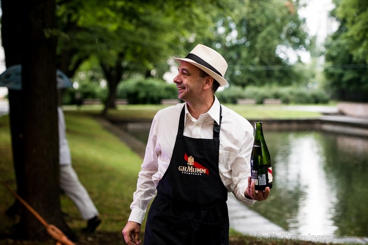 Jau ceturto gadu Rīgā notiek baltais pop-up pikniks «L’elegante Pop-Up Picnic»