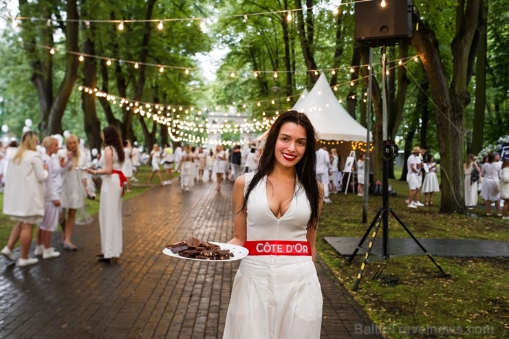 Jau ceturto gadu Rīgā notiek baltais pop-up pikniks «L’elegante Pop-Up Picnic» 227939