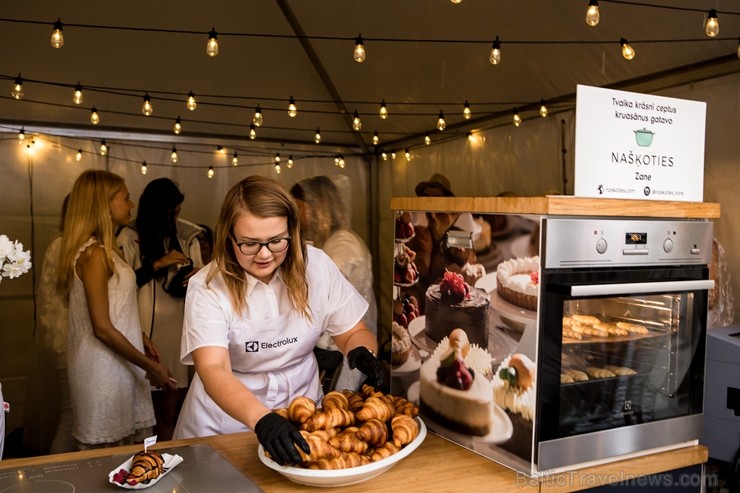 Jau ceturto gadu Rīgā notiek baltais pop-up pikniks «L’elegante Pop-Up Picnic»