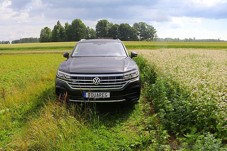 Travelnews.lv ar jauno «Volkswagen Touareg» apceļo Rūjienas novadu