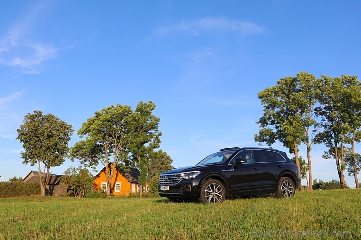 Travelnews.lv ar jauno «Volkswagen Touareg» apceļo Krāslavas novadu Latgalē