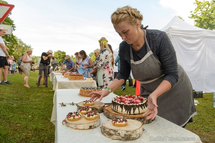 Zaubes savvaļas kulinārais festivāls un Lejasezera vakariņas pārsteidz ar ēdienu bagātību 228725