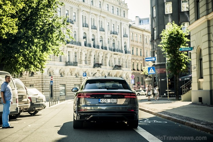 Latvijā prezentē daudzpusīgo Audi Q8 229489