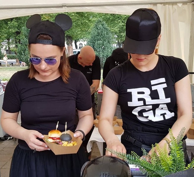 Otrais «Rīgas Burgeru Festivāls 2018» 4.08.2018 noskaidroja ātrāko ēdāju un labāko burgeru