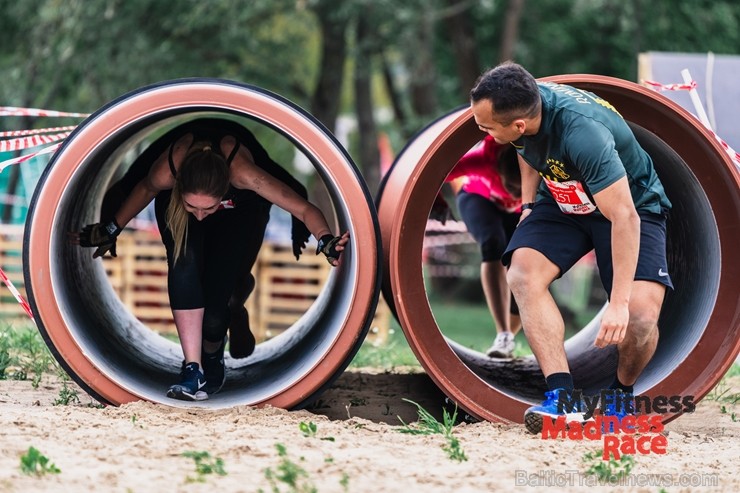 Lucavsalā aizvadīts pirmais MyFitness Madness Race škēršļu skrējiens 230826