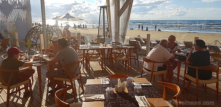 Travelnews.lv izbauda jūru un populāro pludmales restorānu «Legend Beach»