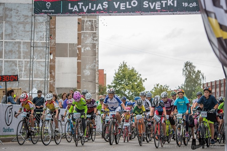 Olainē krāšņi norisinās jau ceturtie Latvijas Velo svētki 231045