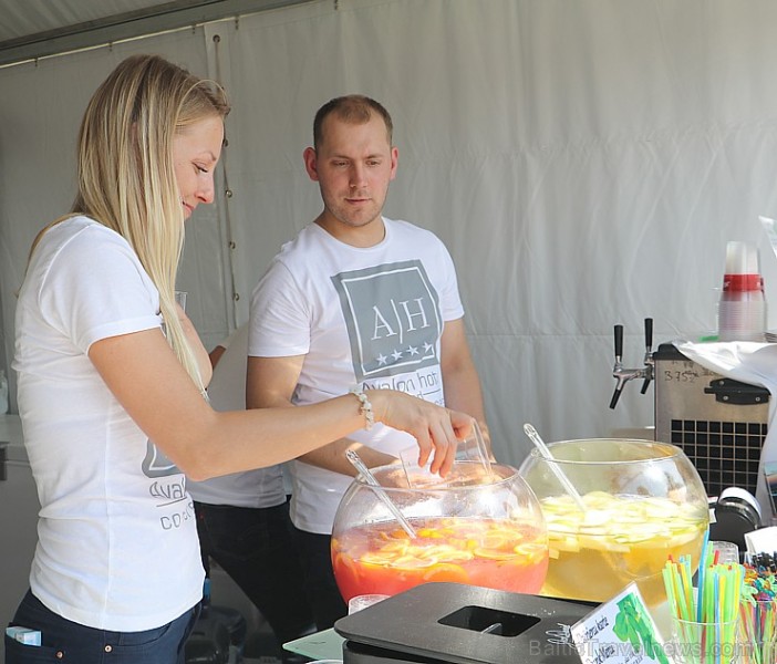 Rīdzinieki un galvaspilsētas viesi 18.08.2018 Spīķeros ar lielu baudu apmeklēja «Rīgas svētku restorāns» pasākumu. Restorāns «Avalon» 231138