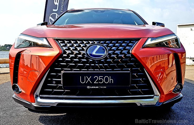 Travelnews.lv iepazīst jauno «Lexus UX250h» brokastīs 