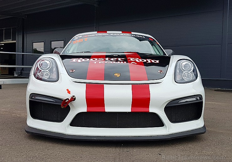 Travelnews.lv 5.09.2018 dodas sacīkšu trasē 333 ar īstu sporta vāģi «Porsche Cayman GT4». Atbalsta: Amber Beverage Group