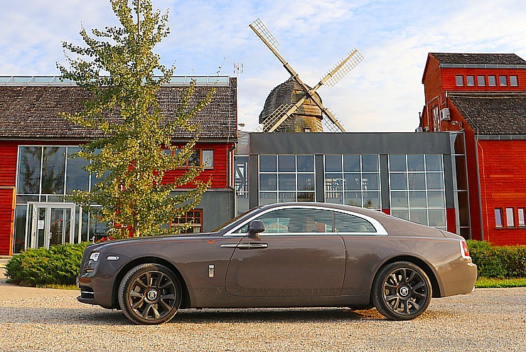 Travelnews.lv ar tūrisma uzņēmējiem un eleganto «Rolls Royce Wraith» apceļo baltu zemes  