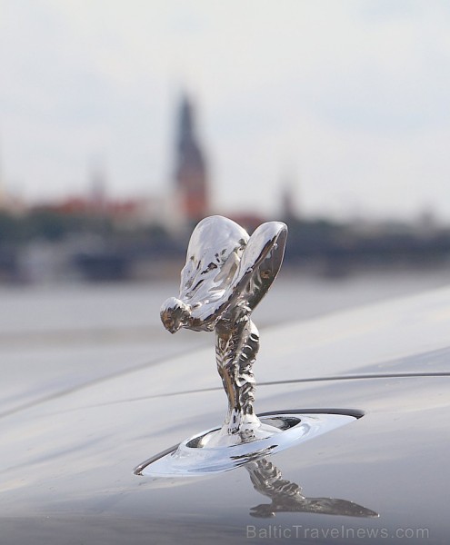 Travelnews.lv ar tūrisma uzņēmējiem un eleganto «Rolls Royce Wraith» apceļo baltu zemes  
