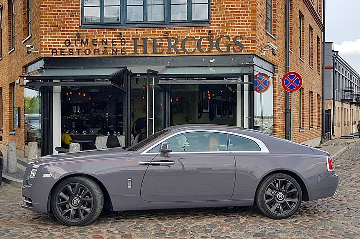 Travelnews.lv ar tūrisma uzņēmējiem un eleganto «Rolls Royce Wraith» apceļo baltu zemes  