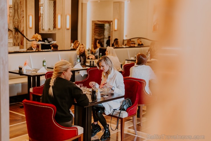 Vecrīgas restorāns «Amber» katru svētdienu piedāvā jaunu konceptu «Vēlās brokastis ar ģimeni». Foto no Aksels Zirnis Photographie 234747