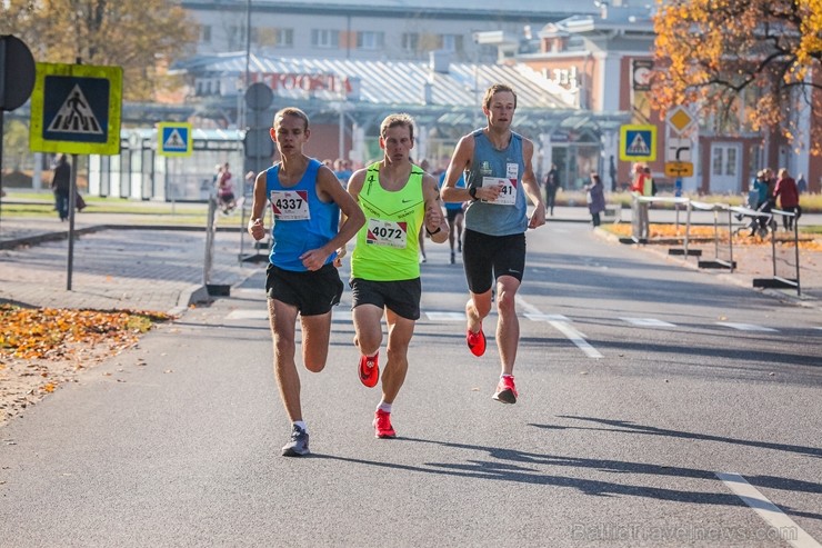 Skriešanas seriāla «Bigbank Skrien Latvija» noslēgums vairāk kā 3000 Siguldas pusmaratona dalībniekiem paliks atmiņā kā zelta rudens tā viskrāšņākajā  235137