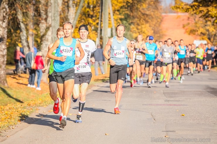 Skriešanas seriāla «Bigbank Skrien Latvija» noslēgums vairāk kā 3000 Siguldas pusmaratona dalībniekiem paliks atmiņā kā zelta rudens tā viskrāšņākajā 