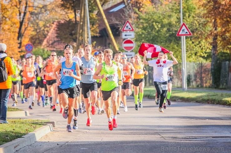 Skriešanas seriāla «Bigbank Skrien Latvija» noslēgums vairāk kā 3000 Siguldas pusmaratona dalībniekiem paliks atmiņā kā zelta rudens tā viskrāšņākajā  235140