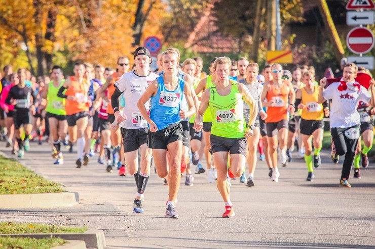 Skriešanas seriāla «Bigbank Skrien Latvija» noslēgums vairāk kā 3000 Siguldas pusmaratona dalībniekiem paliks atmiņā kā zelta rudens tā viskrāšņākajā 
