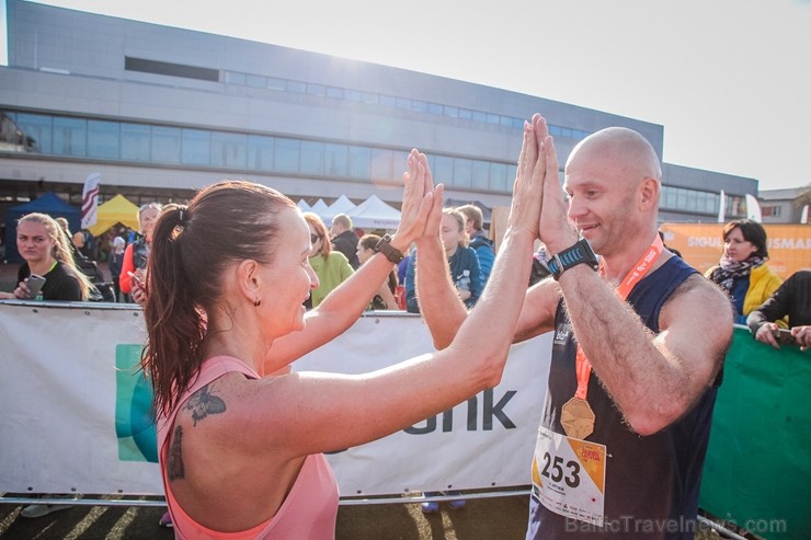 Skriešanas seriāla «Bigbank Skrien Latvija» noslēgums vairāk kā 3000 Siguldas pusmaratona dalībniekiem paliks atmiņā kā zelta rudens tā viskrāšņākajā  235144