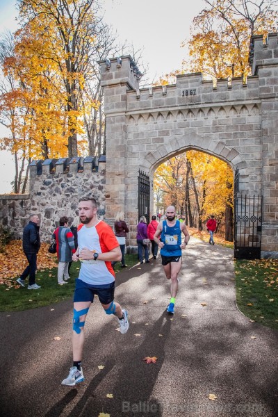 Skriešanas seriāla «Bigbank Skrien Latvija» noslēgums vairāk kā 3000 Siguldas pusmaratona dalībniekiem paliks atmiņā kā zelta rudens tā viskrāšņākajā  235154
