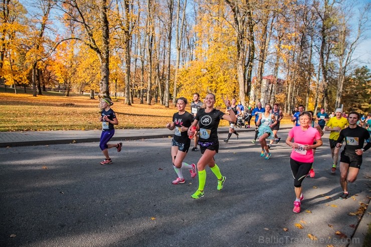 Skriešanas seriāla «Bigbank Skrien Latvija» noslēgums vairāk kā 3000 Siguldas pusmaratona dalībniekiem paliks atmiņā kā zelta rudens tā viskrāšņākajā  235158