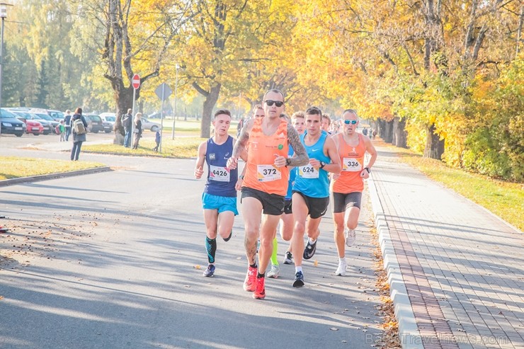 Skriešanas seriāla «Bigbank Skrien Latvija» noslēgums vairāk kā 3000 Siguldas pusmaratona dalībniekiem paliks atmiņā kā zelta rudens tā viskrāšņākajā  235163