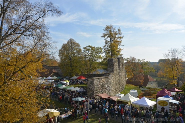 Katra oktobra otrajā sestdienā Valmieras rātslaukumā pilsētas viesi tiek aicināti uz pamatīgu andeli tradicionālajā Simjūda gadatirgū, kas vēsturiski 