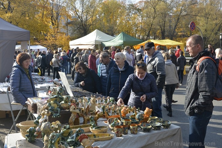 Katra oktobra otrajā sestdienā Valmieras rātslaukumā pilsētas viesi tiek aicināti uz pamatīgu andeli tradicionālajā Simjūda gadatirgū, kas vēsturiski 