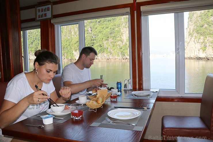Travelnews.lv ar kruīzu kuģi dodas divu dienu ceļojumā uz Halongas līci Vjetnamā. Sadarbībā ar 365 brīvdienas un Turkish Airlines Travelnews.lv ar kruīzu kuģi dodas divu dienu ceļojumā uz Halongas līci Vjetnamā. Sadarbībā ar 365 brīvdienas un Turkish Airlines 235310