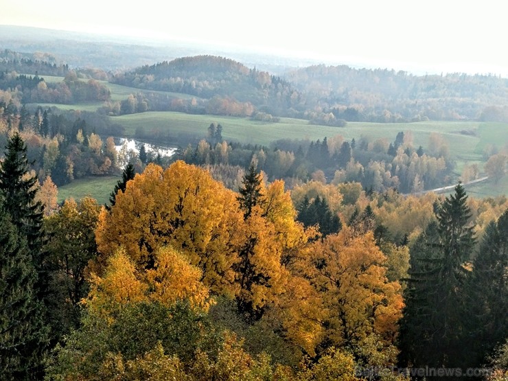 Senatnīgajā Ziemeļvidzemes pilsētā Alūksnē un tās apkārtnē valda zelta rudens. Foto: Vilnis Veļķeris