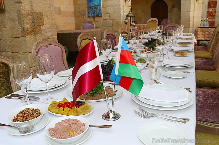 Travelnews.lv izbauda Baku restorāna «Mugam Club» pusdienu viesmīlību 235841