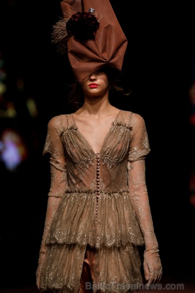 «Amoralle» kaislīgi un sievišķīgi demonstrē jauno kolekciju «Riga Fashion Week» modes skatē 236413